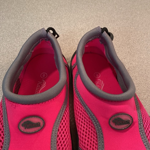 Kauai - hot pink water shoes. Size 8 - Picture 6 of 10